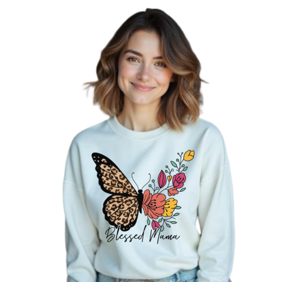 Sudadera "Blessed Mama" – Mariposa Floral y Animal Print
