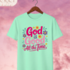 Camiseta Premium «God is Good All the Time» – Estilo Floral Vibrante