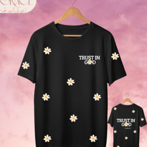 Camiseta Premium «TRUST IN GOD» – Diseño Frontal y Trasero con Margaritas