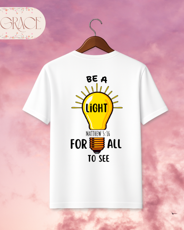 Camiseta Premium "Be A Light" (Mateo 5:16) - Doble Estampado