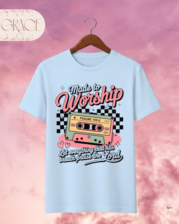 Camiseta Premium «Made to Worship» – Diseño Retro Salmo 150:6