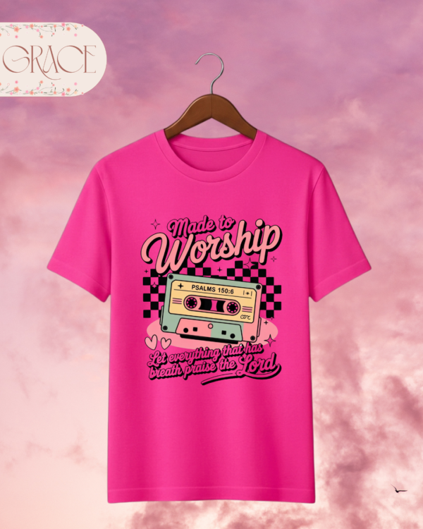 Camiseta Premium «Made to Worship» – Diseño Retro Salmo 150:6