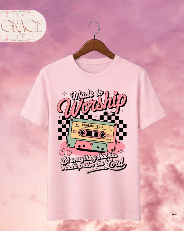 Camiseta Premium «Made to Worship» – Diseño Retro Salmo 150:6