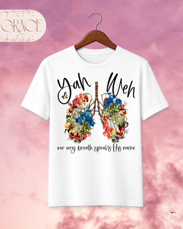 Camiseta Premium «YAHWEH» – Diseño Pulmones Florales
