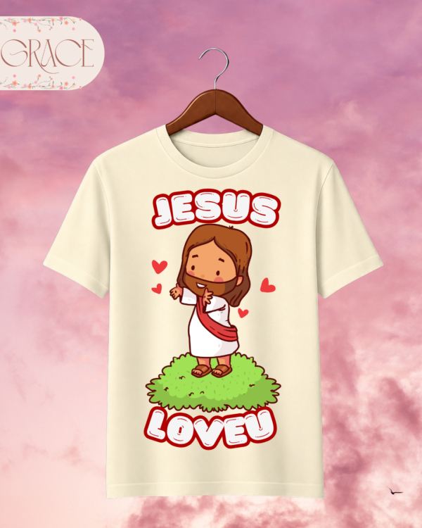 Camiseta Infantil "Jesus Loves U" Chibi – Colección Kids (Niñas)