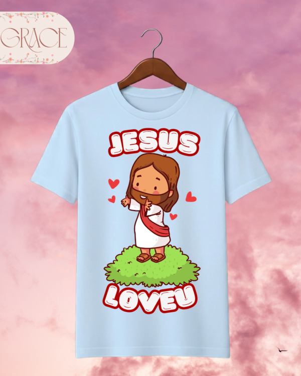 Camiseta Infantil "Jesus Loves U" Chibi – Colección Kids (Niñas)