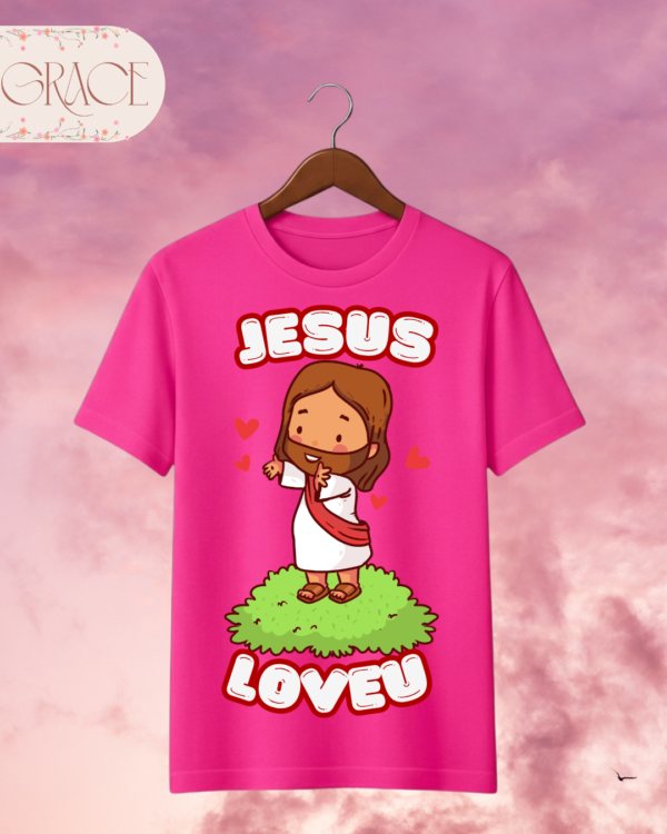 Camiseta Infantil "Jesus Loves U" Chibi – Colección Kids (Niñas)