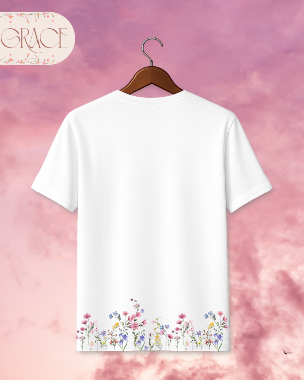 103 Camiseta "Floral Cross & Wildflowers" – Elegant Botanical Christian Tee