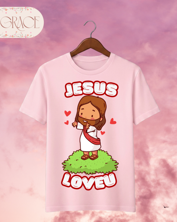 Camiseta Infantil "Jesus Loves U" Chibi – Colección Kids (Niñas)