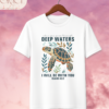 Camiseta "Deep Waters Turtle" – Isaiah 43:2 Sea Turtle Christian Tee