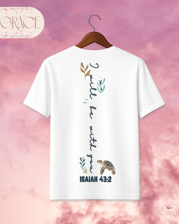 Camiseta "Deep Waters Turtle" – Isaiah 43:2 Sea Turtle Christian Tee