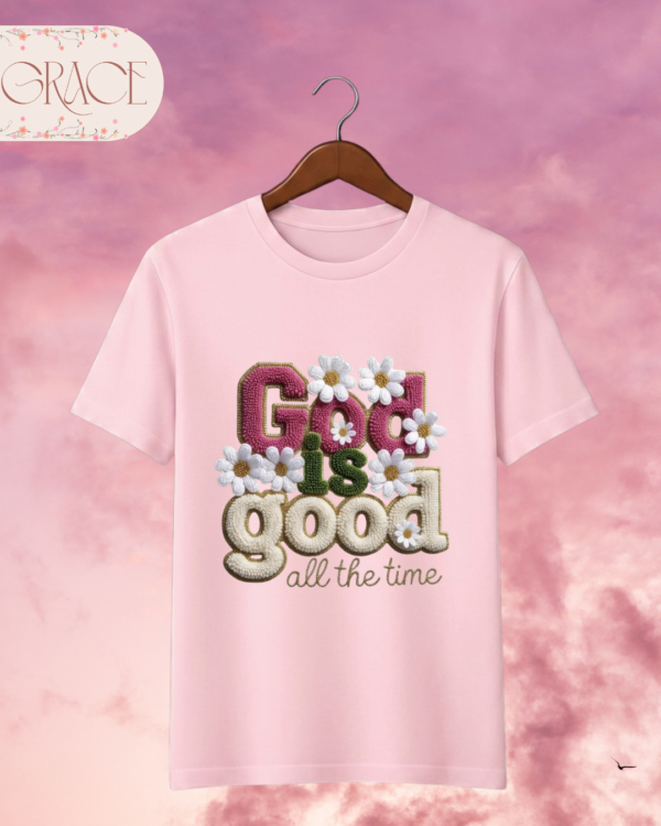 Camiseta "God is Good (Chenille Style)" – Retro Daisies Christian Tee