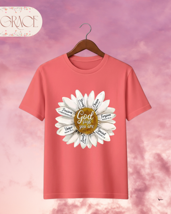11 Camiseta de Mujer "God Says You Are" Margarita – Colección Damas