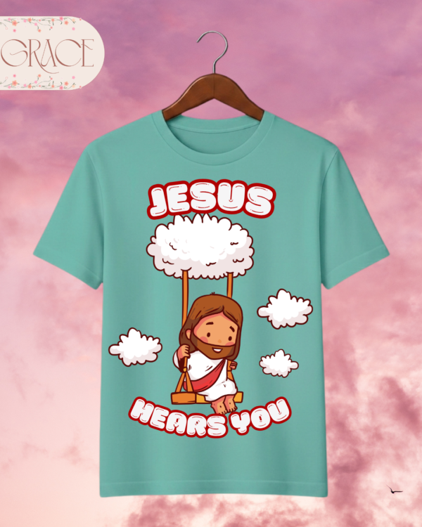Camiseta Infantil "Jesus Hears You" Chibi – Colección Kids (Unisex)