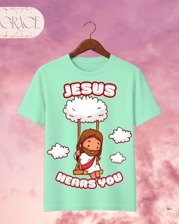 Camiseta Infantil "Jesus Hears You" Chibi – Colección Kids (Unisex)
