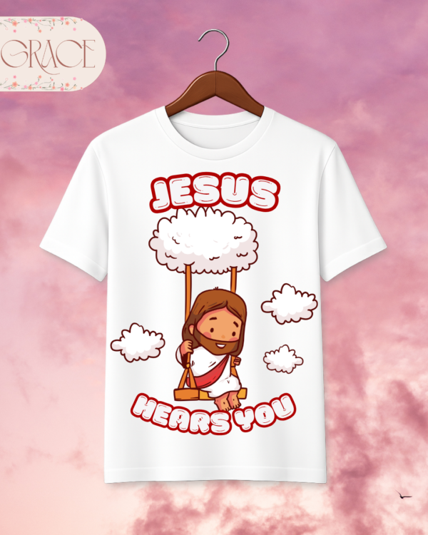 Camiseta Infantil "Jesus Hears You" Chibi – Colección Kids (Unisex)
