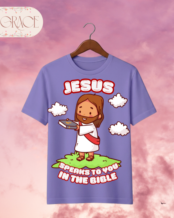 Camiseta Infantil "Jesus Speaks to You in the Bible" Chibi – Colección Kids (Unisex)