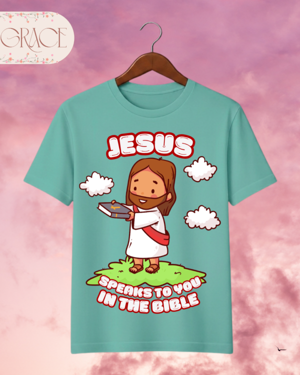 Camiseta Infantil "Jesus Speaks to You in the Bible" Chibi – Colección Kids (Unisex)