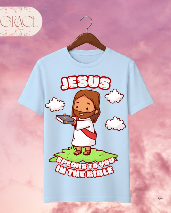 Camiseta Infantil "Jesus Speaks to You in the Bible" Chibi – Colección Kids (Unisex)