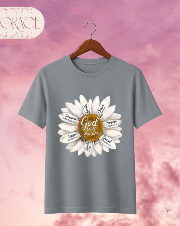 13 Camiseta de Mujer "God Says You Are" Margarita – Colección Damas