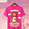 Camiseta Infantil "Jesus Speaks to You in the Bible" Chibi – Colección Kids (Unisex)