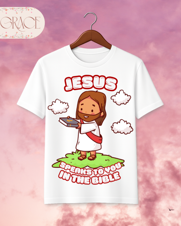 Camiseta Infantil "Jesus Speaks to You in the Bible" Chibi – Colección Kids (Unisex)