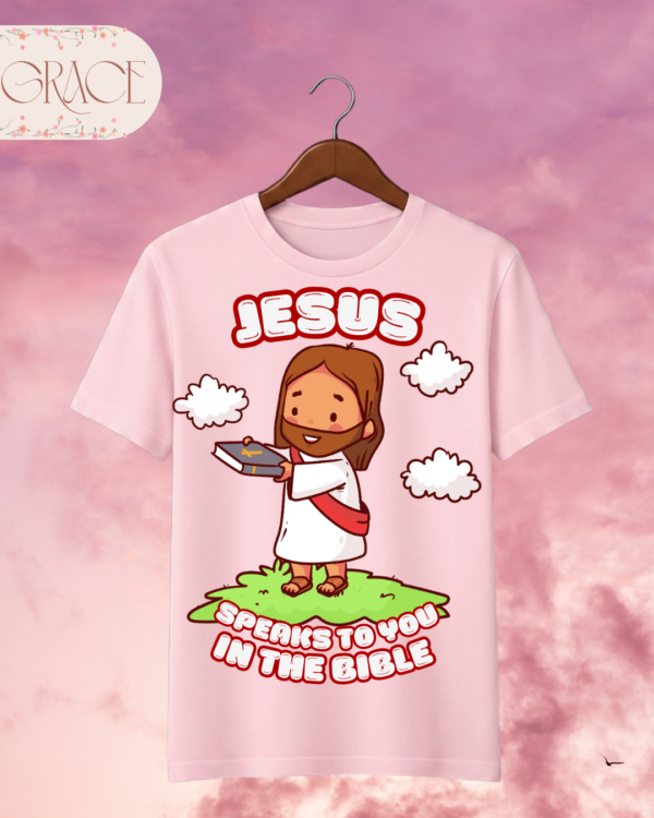 Camiseta Infantil "Jesus Speaks to You in the Bible" Chibi – Colección Kids (Unisex)