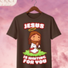 Camiseta Infantil "Jesus Is Waiting for You" Chibi – Colección Kids (Unisex)