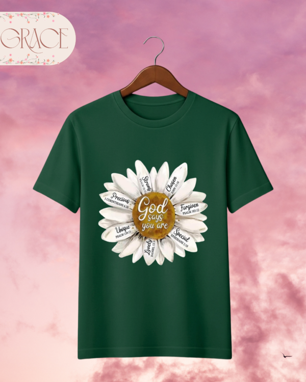 15 Camiseta de Mujer "God Says You Are" Margarita – Colección Damas