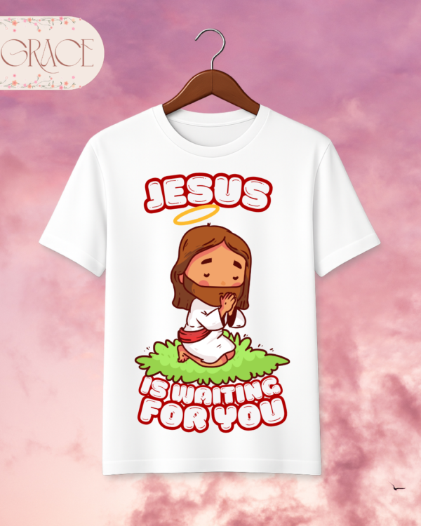 Camiseta Infantil "Jesus Is Waiting for You" Chibi – Colección Kids (Unisex)