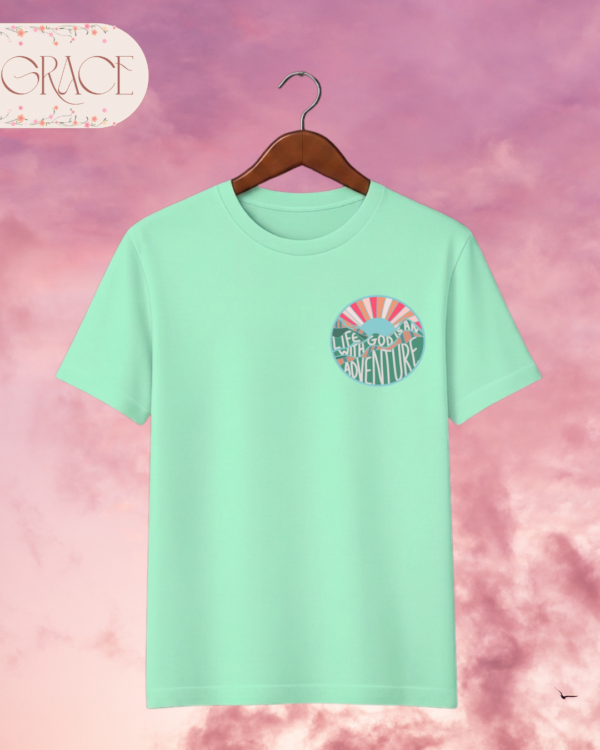 Camiseta Premium «Life with God is an Adventure» -- Edición Mint Green (Doble Estampado)
