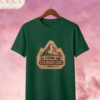 Camiseta "Be Strong and Courageous" – Joshua 1:9 Mountain Patch Tee