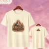 Camiseta "Be Strong and Courageous" – Joshua 1:9 Mountain Patch Tee