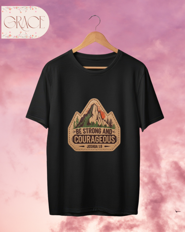 Camiseta "Be Strong and Courageous" – Joshua 1:9 Mountain Patch Tee