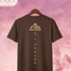 Camiseta "Be Strong and Courageous" – Joshua 1:9 Mountain Patch Tee