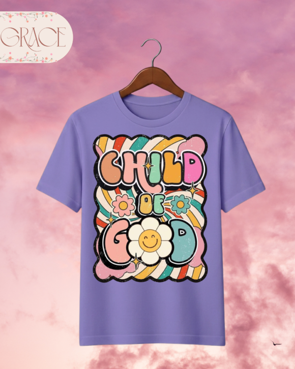 40 Camiseta Infantil "Child of God Retro Groovy" – Colección Kids (Niñas)