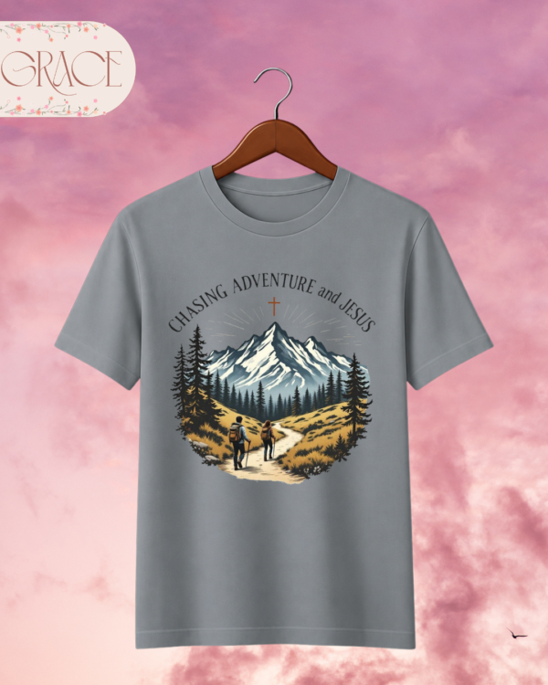 Camiseta "Chasing Adventure and Jesus" – Christian Outdoor Hiking Tee