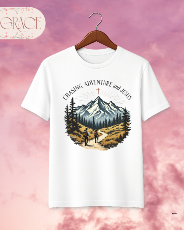 Camiseta "Chasing Adventure and Jesus" – Christian Outdoor Hiking Tee