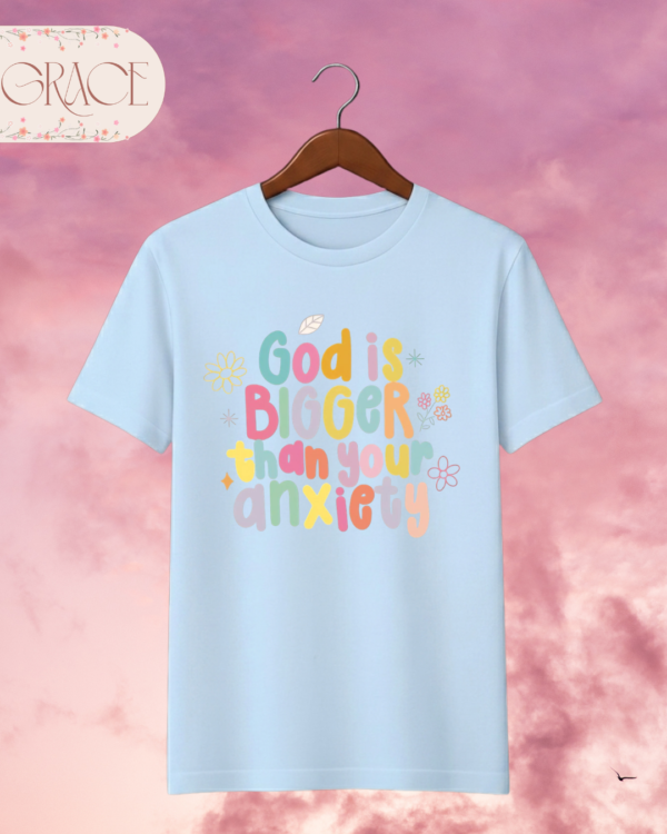 5 Camiseta Infantil "God is Bigger than your Anxiety" – Colección Kids (Niñas)