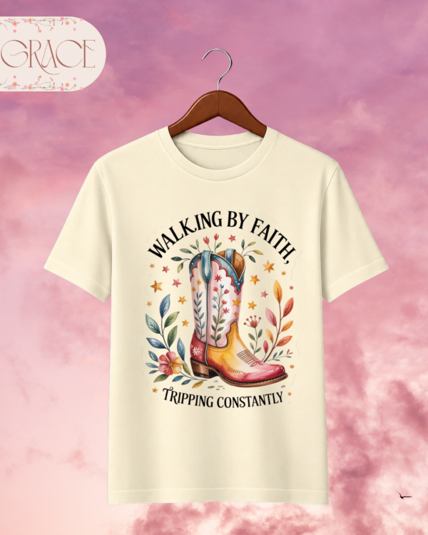 Camiseta Premium «Walking by Faith, Tripping Constantly» -- Edición Off White
