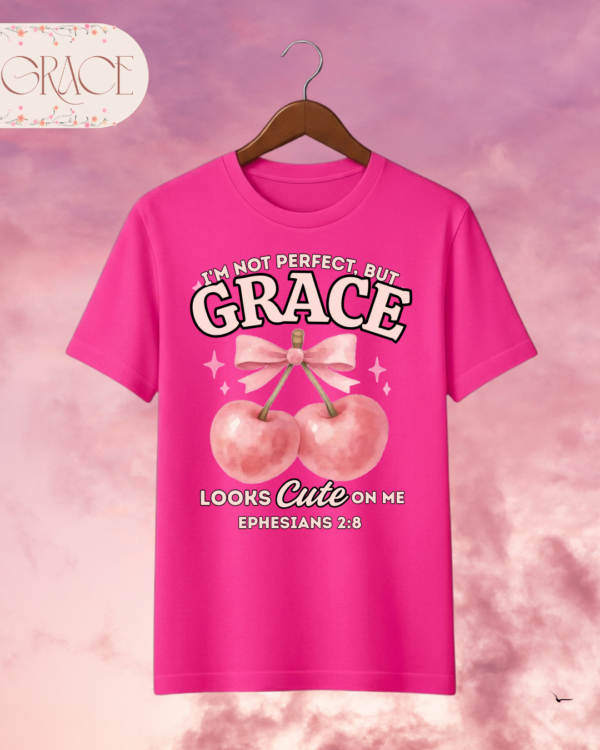 56 Camiseta de Mujer "I'm Not Perfect, But Grace Looks Cute on Me" (Doble Estampado) – Colección Damas