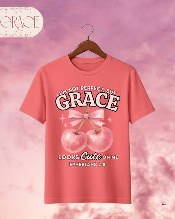 63 Camiseta de Mujer "I'm Not Perfect, But Grace Looks Cute on Me" (Doble Estampado) – Colección Damas