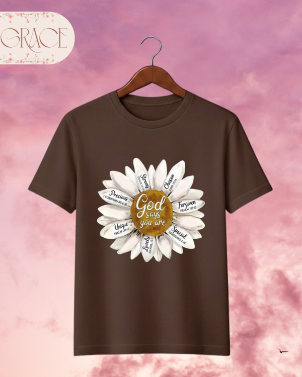 7 Camiseta de Mujer "God Says You Are" Margarita – Colección Damas