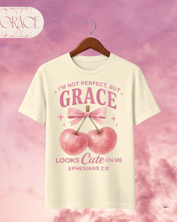 73 Camiseta de Mujer "I'm Not Perfect, But Grace Looks Cute on Me" (Doble Estampado) – Colección Damas