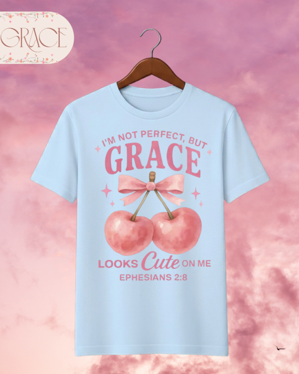 77 Camiseta de Mujer "I'm Not Perfect, But Grace Looks Cute on Me" (Doble Estampado) – Colección Damas
