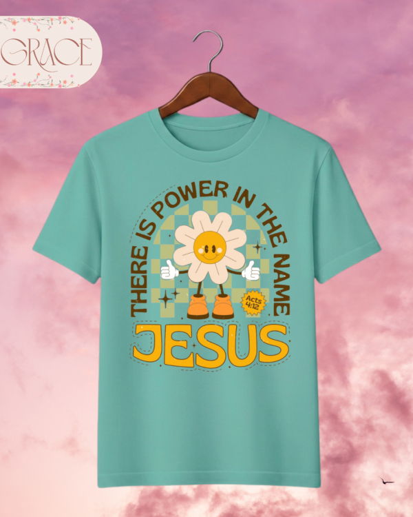 Camiseta de Mujer "There Is Power in the Name of Jesus" Retro (Doble Estampado) – Colección Damas