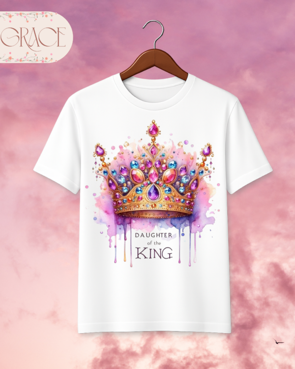 Camiseta Premium «Daughter of the King (Jeweled Crown)» -- Edición Off White (Doble Estampado)