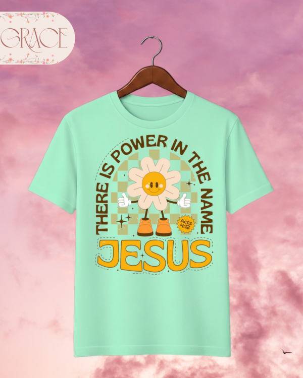 Camiseta de Mujer "There Is Power in the Name of Jesus" Retro (Doble Estampado) – Colección Damas