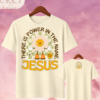 Camiseta de Mujer "There Is Power in the Name of Jesus" Retro (Doble Estampado) – Colección Damas
