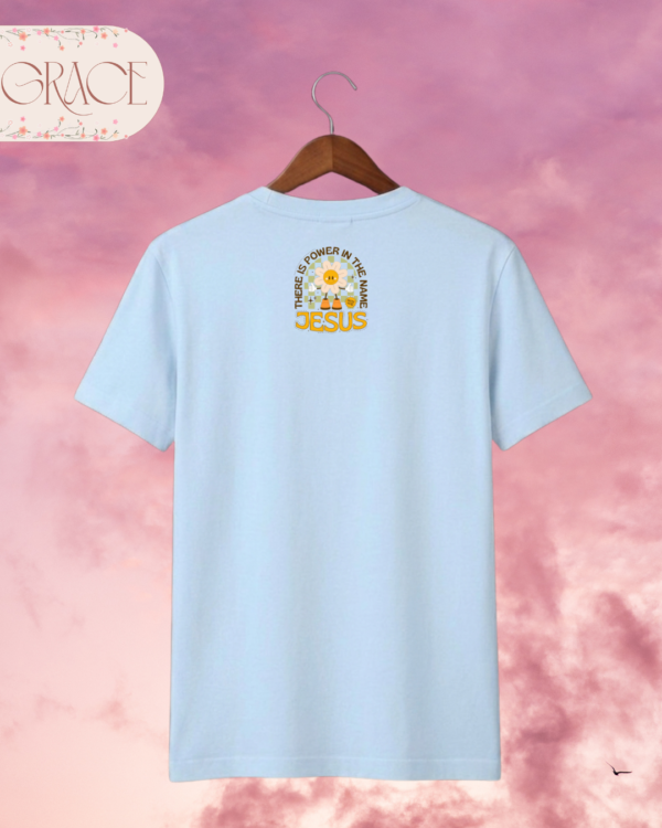 Camiseta de Mujer "There Is Power in the Name of Jesus" Retro (Doble Estampado) – Colección Damas